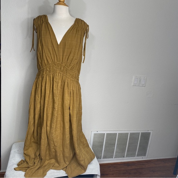 Madewell Dresses & Skirts - NWT New Madewell Sophia Smocked Midi Dress in Sahara Sand Size 3X